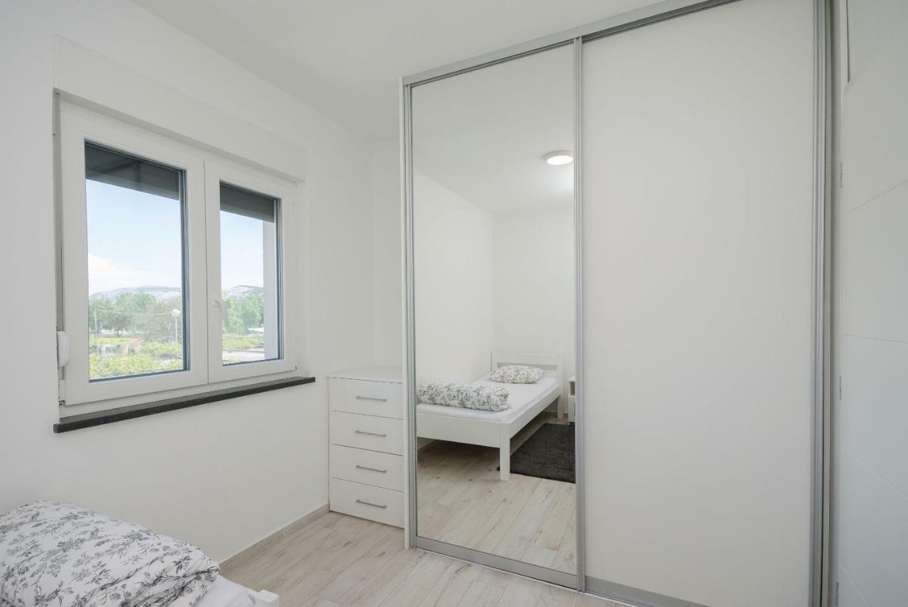 Apartments Zorka Лопар Екстериор снимка