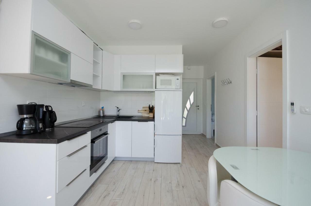 Apartments Zorka Лопар Екстериор снимка