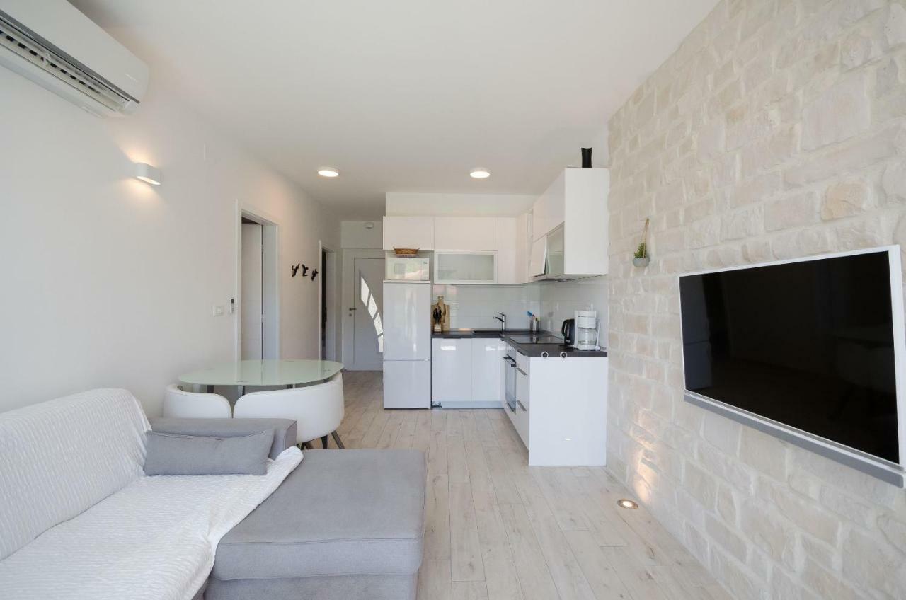 Apartments Zorka Лопар Екстериор снимка