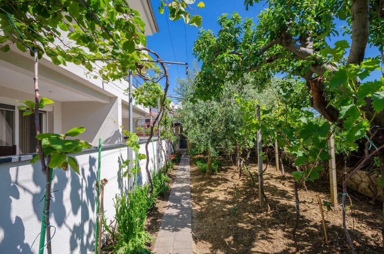 Apartments Zorka Лопар Екстериор снимка